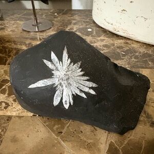 Chrysanthemum stone